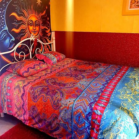 Bed And Breakfast Les Roses Multicolores Du 47 Fumel Kültér fotó